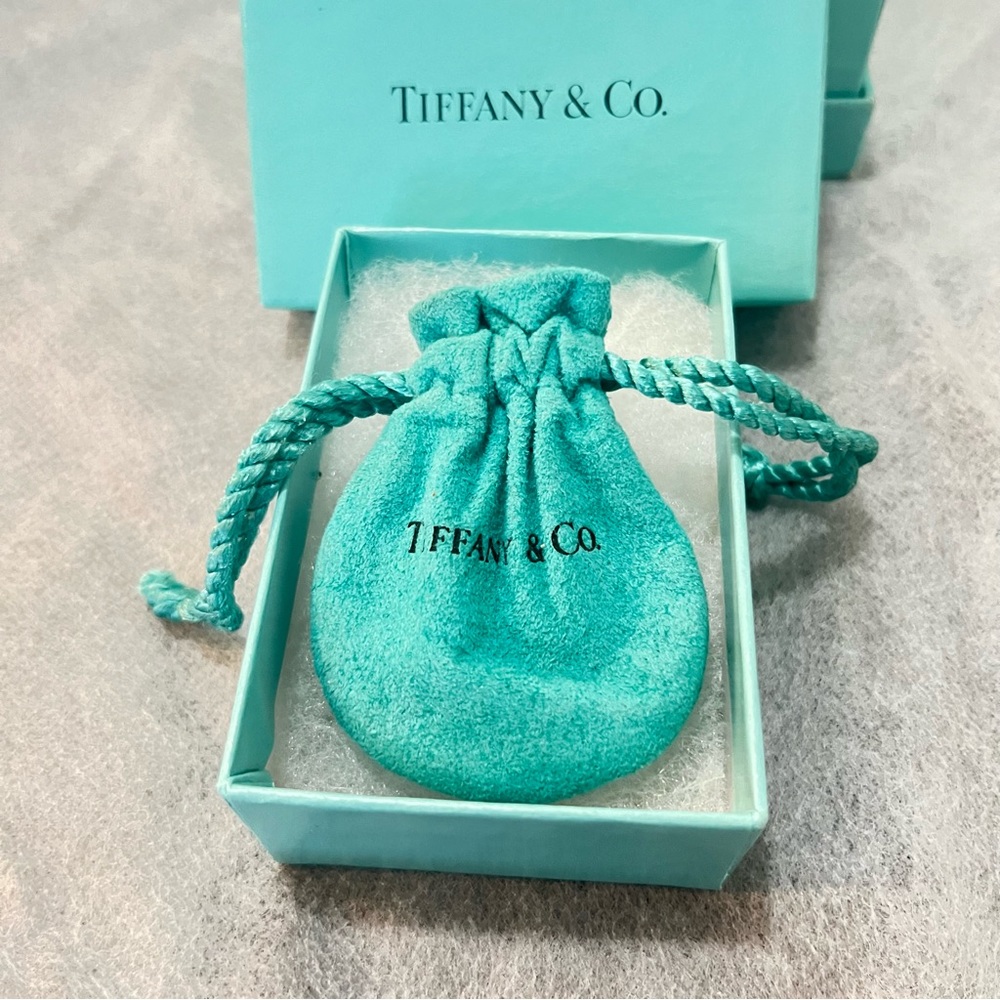 ❤️❤️Sold sold❤️❤️Tiffany & Co Elsa Peretti open heart necklace